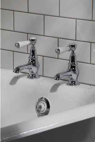 Linton White Lever 3/4 BSP Bath Pillar Taps Chrome