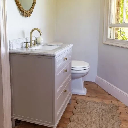 Wytham 700mm Traditional 3 Drawer Single Vanity Unit