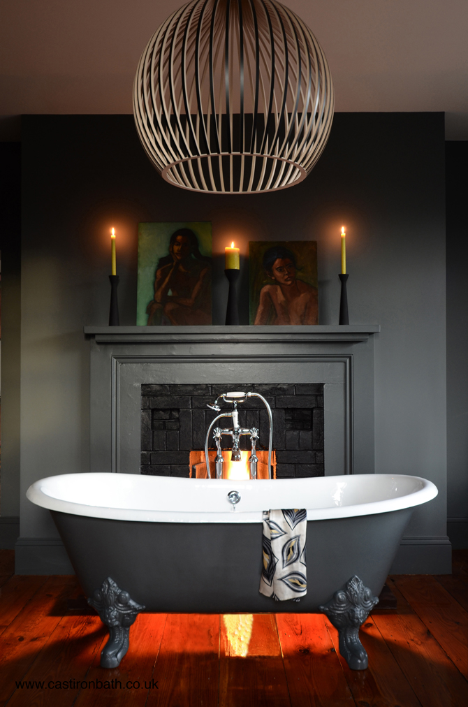 Freestanding bath alternative to an en-suite