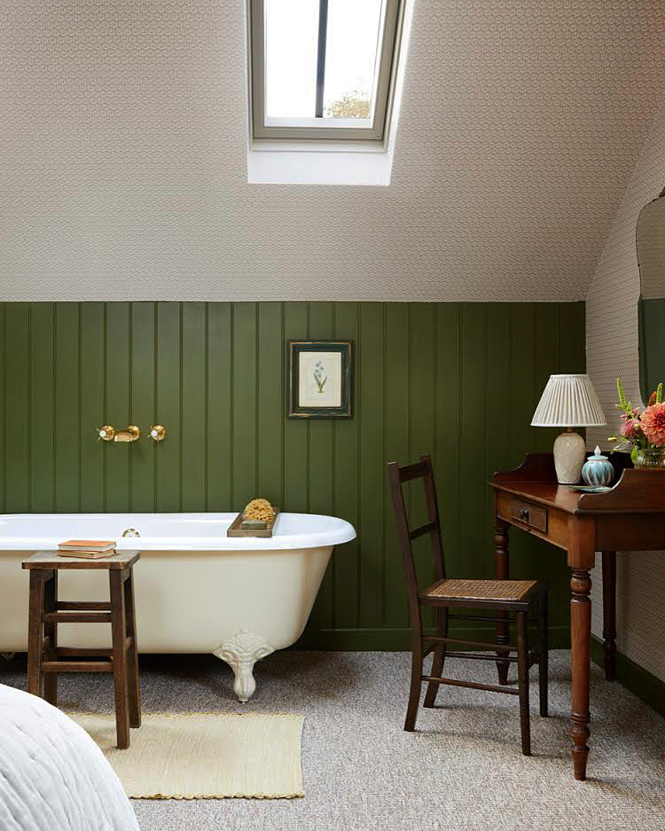 Can’t fit a bath in your en-suite? Why not put your bath in the bedroom?